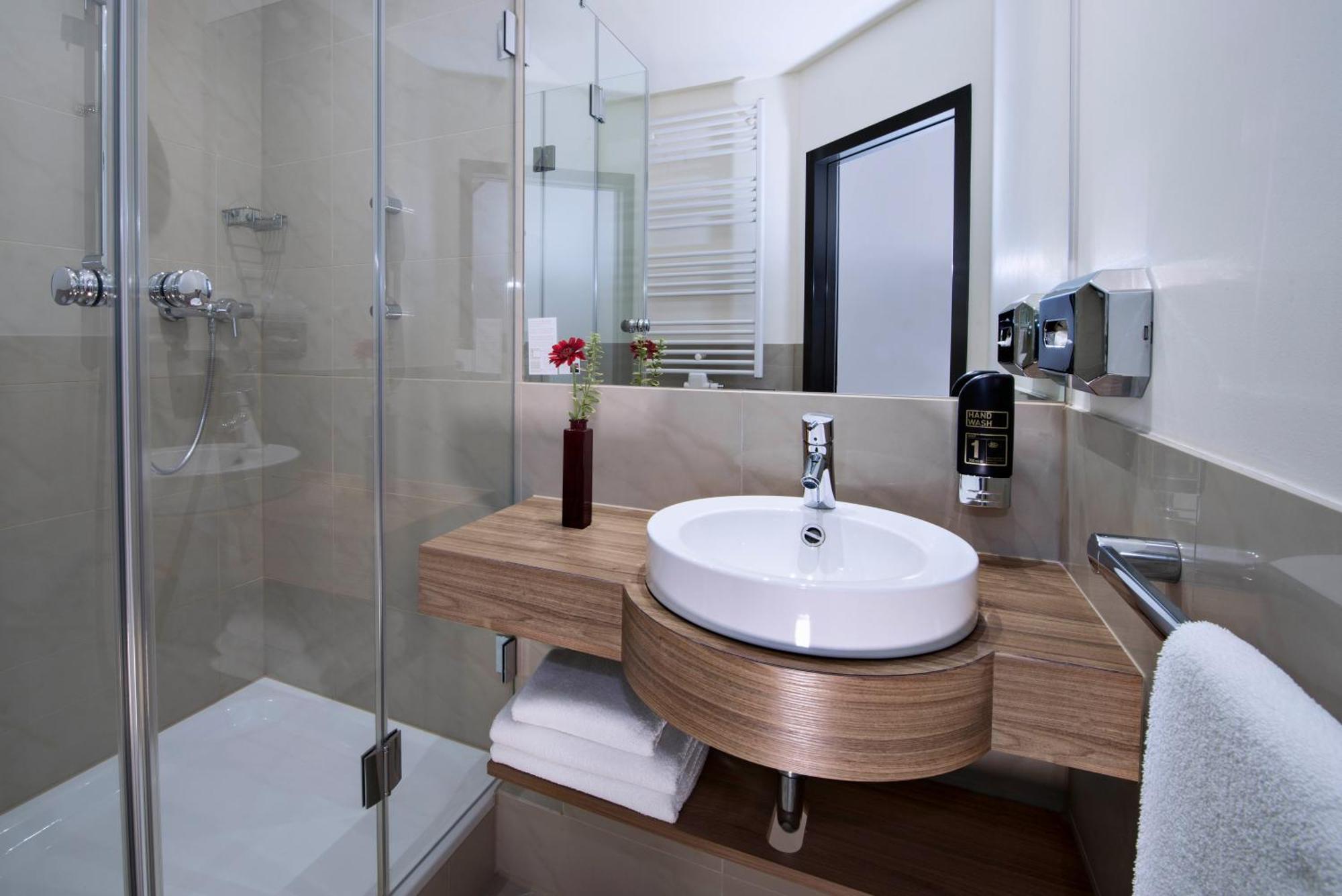 Best Western Hotel Brunnenhof ไวเบอร์สบรุนน์ ภายนอก รูปภาพ