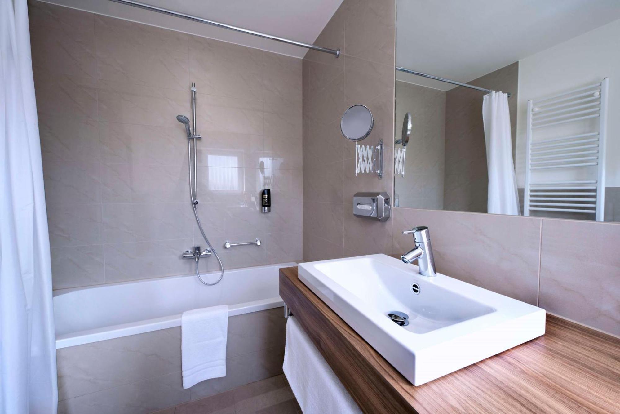 Best Western Hotel Brunnenhof ไวเบอร์สบรุนน์ ภายนอก รูปภาพ
